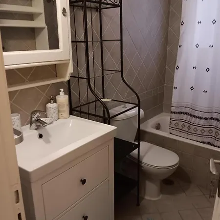 Bright&cozy 2-bedroom Flat In Athens - Walk To Metro - Quiet&fully Equipped * Mesochorion (Evrytania)